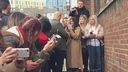 Имя файла=Cheryl_Meets_Fans_at_Prince2592s_Trust_Centre_Opening_mp40092.jpg
Размер файла=215КБ
Размеры=1920x1080
Дата=Фев 23, 2018 Cheryl_Meets_Fans_at_Prince2592s_Trust_Centre_Opening_mp40092.jpg