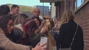 Имя файла=Cheryl_Meets_Fans_at_Prince2592s_Trust_Centre_Opening_mp40106.jpg
Размер файла=160КБ
Размеры=1920x1080
Дата=Фев 23, 2018 Cheryl_Meets_Fans_at_Prince2592s_Trust_Centre_Opening_mp40106.jpg