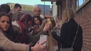Cheryl_Meets_Fans_at_Prince2592s_Trust_Centre_Opening_mp40109.jpg