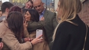 Cheryl_Meets_Fans_at_Prince2592s_Trust_Centre_Opening_mp40126.jpg