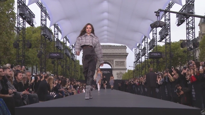 Defile_L_Oreal_Paris_Champs-Elysees_2017_mp40216.jpg
