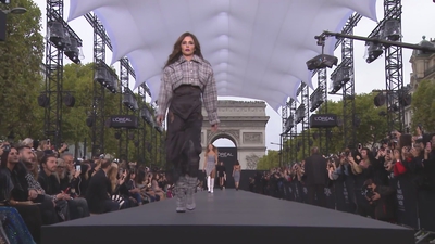 Defile_L_Oreal_Paris_Champs-Elysees_2017_mp40217.jpg
