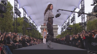 Defile_L_Oreal_Paris_Champs-Elysees_2017_mp40222.jpg