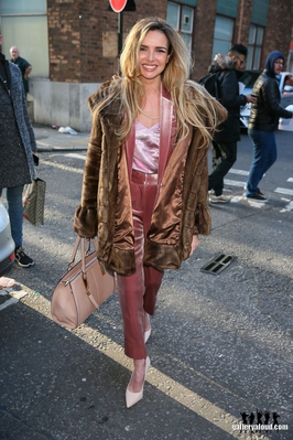 Arriving_at_the_BUILD_Series_LDN_building_07_02_18_282029.jpg
