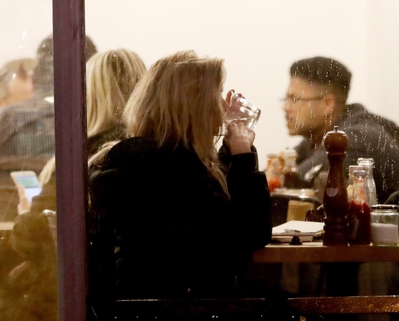 At_a_coffee_shop_in_London_10_03_18_282329.jpg