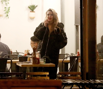 At_a_coffee_shop_in_London_10_03_18_282629.jpg