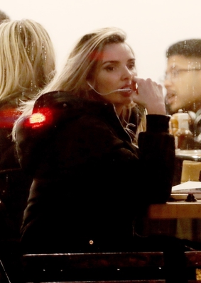 At_a_coffee_shop_in_London_10_03_18_28929.jpg