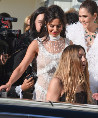 Leaving_Hotel_Martinez_in_Cannes_11_05_18_28329.jpg