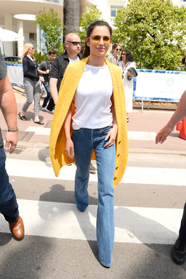 Arriving_at_a_beach_club_during_the_71st_annual_Cannes_Film_Festival_12_05_18_28129.jpg