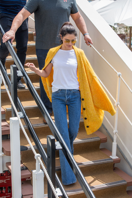 Arriving_at_a_beach_club_during_the_71st_annual_Cannes_Film_Festival_12_05_18_2813029.jpg