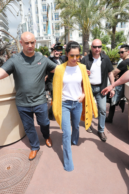 Arriving_at_a_beach_club_during_the_71st_annual_Cannes_Film_Festival_12_05_18_2819329.jpg