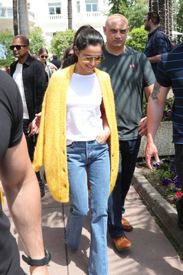 Arriving_at_a_beach_club_during_the_71st_annual_Cannes_Film_Festival_12_05_18_2820729.jpg