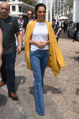 Arriving_at_a_beach_club_during_the_71st_annual_Cannes_Film_Festival_12_05_18_2821629.jpg