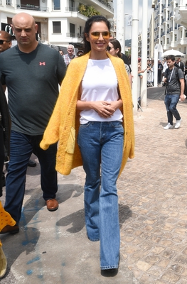 Arriving_at_a_beach_club_during_the_71st_annual_Cannes_Film_Festival_12_05_18_2822129.jpg