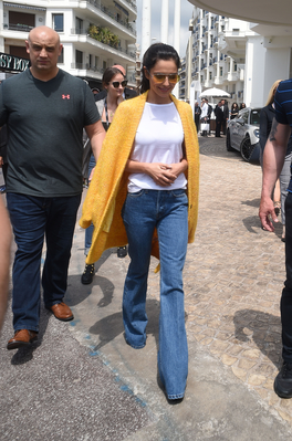 Arriving_at_a_beach_club_during_the_71st_annual_Cannes_Film_Festival_12_05_18_283929.jpg