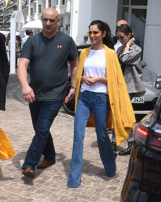 Arriving_at_a_beach_club_during_the_71st_annual_Cannes_Film_Festival_12_05_18_285929.jpg