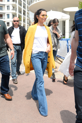 Arriving_at_a_beach_club_during_the_71st_annual_Cannes_Film_Festival_12_05_18_286529.jpg