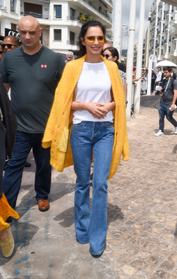 Arriving_at_a_beach_club_during_the_71st_annual_Cannes_Film_Festival_12_05_18_287929.jpg