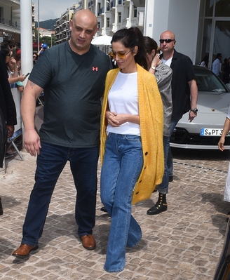 Arriving_at_a_beach_club_during_the_71st_annual_Cannes_Film_Festival_12_05_18_288129.jpg