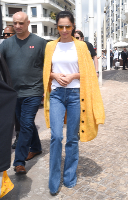 Arriving_at_a_beach_club_during_the_71st_annual_Cannes_Film_Festival_12_05_18_288929.jpg