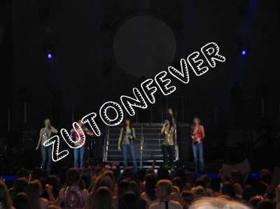 Tour_Photos_Girls_Aloud_Live_in_Glasgow__21_11_05_3.jpg