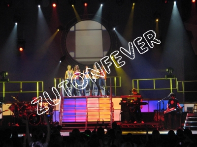 Tour_Photos_Girls_Aloud_Live_in_Glasgow__21_11_05_6.jpg