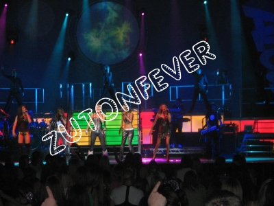 Tour_Photos_Girls_Aloud_Live_in_Glasgow__21_11_05_9.jpg