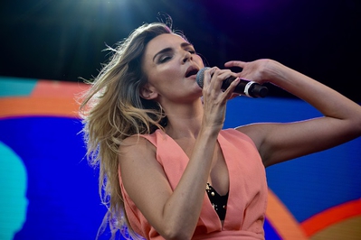 Nadine_Coyle_performs_on_stage_at_Kew_The_Music_at_Kew_Gardens_14_07_18_281829.jpg
