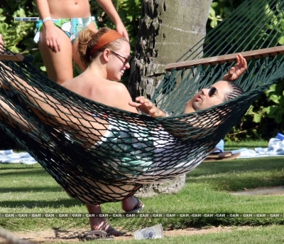 Kimberley_and_Justin_in_Hawaii_June_2009_9.jpg