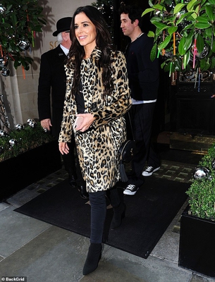 Arriving___leaving_the_Scott_s_restaurant_in_London2C_UK_14_11_18_281129.jpg