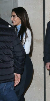Cheryl_looks_glowing_in_a_denim_top_and_baggy_black_trousers_as_she_emerges_from_BBC_Radio_Studios_15_11_18_281629.jpg