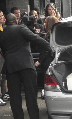 Cheryl_Cole_arriving_leaving_the_Hammersmith_Apollo_Palais_280709_2.jpg