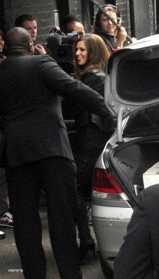 Cheryl_Cole_arriving_leaving_the_Hammersmith_Apollo_Palais_280709_3.jpg
