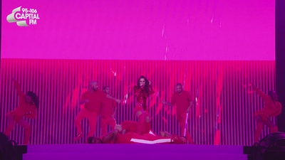 Cheryl_-_27Crazy_Stupid_Love27_28Live_at_Capital27s_Jingle_Bell_Ball29_mp40177.jpg