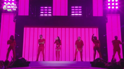 Cheryl_-_27Crazy_Stupid_Love27_28Live_at_Capital27s_Jingle_Bell_Ball29_mp40289.jpg