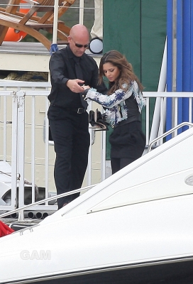 Cheryl_filming_on_the_thames_260709_16.jpg