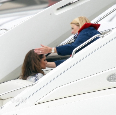 Cheryl_filming_on_the_thames_260709_23.jpg