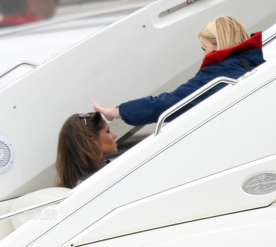 Cheryl_filming_on_the_thames_260709_26.jpg
