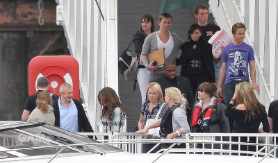 Cheryl_filming_on_the_thames_260709_8.jpg