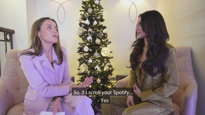 Cheryl_on_lip_gloss2C_signature_move_and_her_type_of_roast_mp40048.jpg