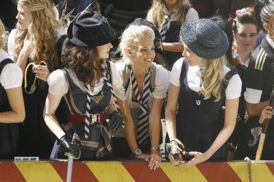 Sarah_Harding_on_the_set_of_St_Trinians_2_270709_101.jpg