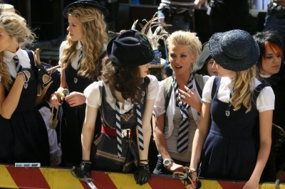 Sarah_Harding_on_the_set_of_St_Trinians_2_270709_86.jpg