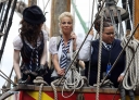 Sarah_Harding_on_the_set_of_St_Trinians_2_270709_36.jpg