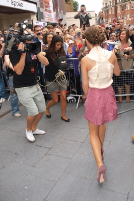 Cheryl_Cole_arriving_at_the_Hammersmith_Apollo_010809_15.jpg
