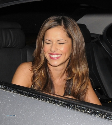 Cheryl_Cole_leaving_the_X-Factor_studio_in_West_London_290709_37.jpg