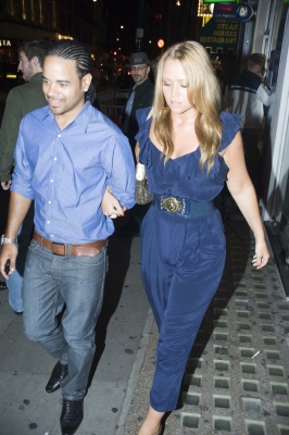 Kimberley_Walsh_arriving_at_Century_Club_010809_12.jpg