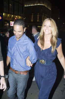 Kimberley_Walsh_arriving_at_Century_Club_010809_23.jpg