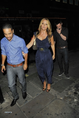 Kimberley_Walsh_arriving_at_Century_Club_010809_32.jpg
