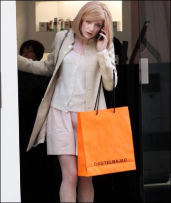 Nicola_Roberts_leaving_Staffords_Salon_110309.jpg