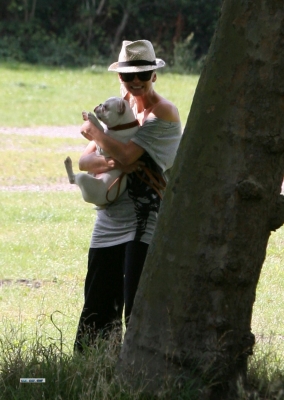 Sarah_Harding_and_Tom_Crane_seen_taking_their_dog_for_a_walk_310709_23.jpg